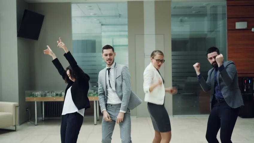 Pausas activas en empresas: qué exige la normativa chilena y qué beneficios reales tienen Pausas activas en empresas: qué exige la normativa chilena y qué beneficios reales tienen